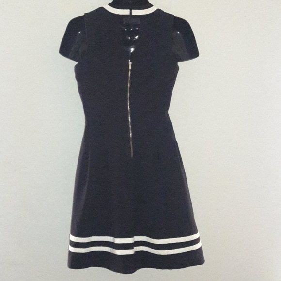 H&M Classic B & W V-Neck Dress, Size 8 - Picture 6 of 7